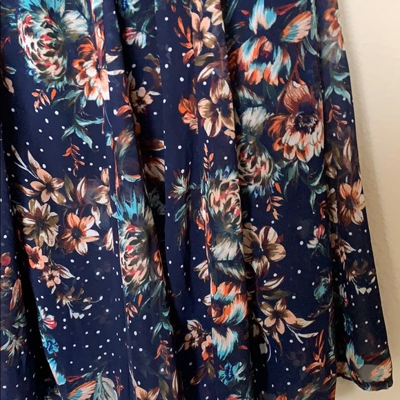 Long pull on floral skirt 🌺 - Picture 4 of 10